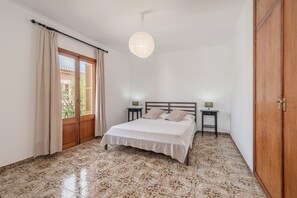 4 bedrooms, free WiFi, bed sheets