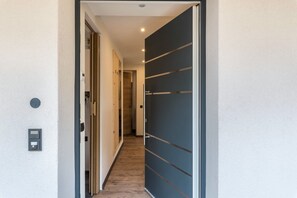 Interior - Holiday Apartment 'Villa Lara Föhre' with Mountain View, Shared Terrace and Wi-Fi (Castelrotto)