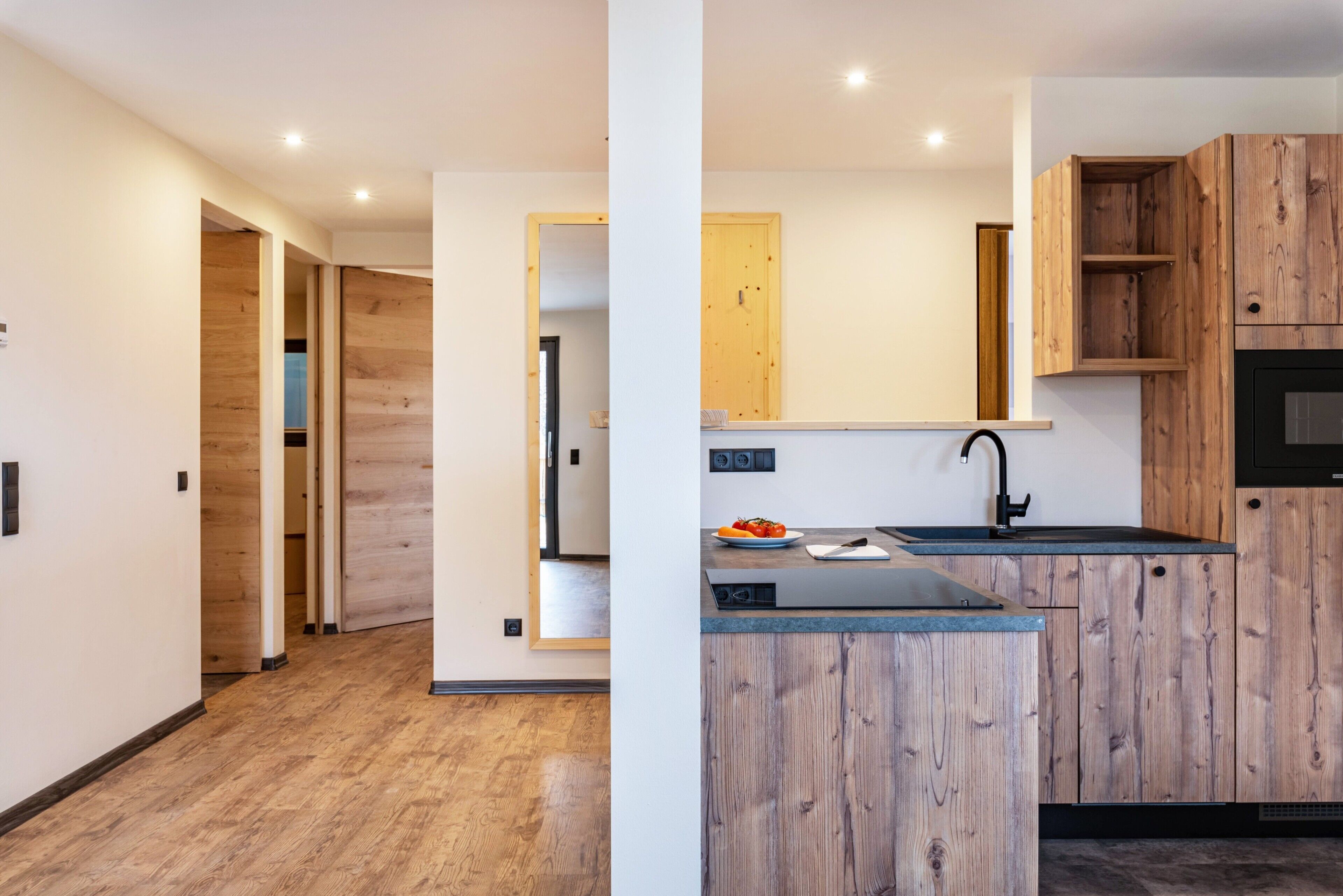 Réfrigérateur, micro-ondes, plaque de cuisson, lave-vaisselle