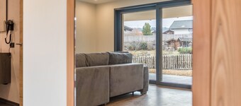 Appartement "Villa Lara Zirbe" avec vue sur les montagnes, terrasse privée et Wi-Fi.