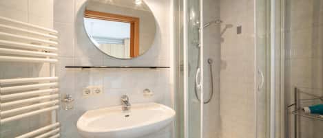 Shower, towels