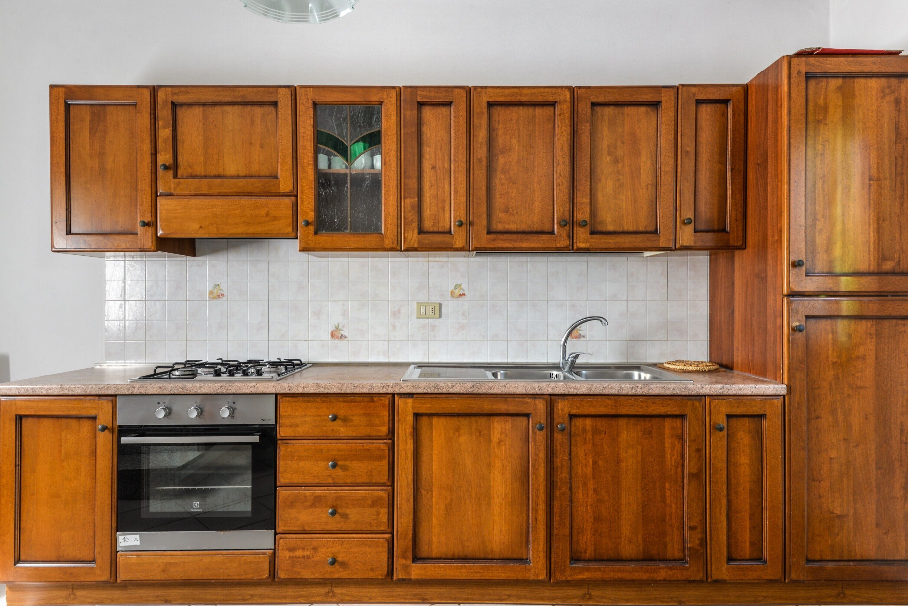 Frigorifero, forno, piano cottura, pentole/stoviglie/utensili