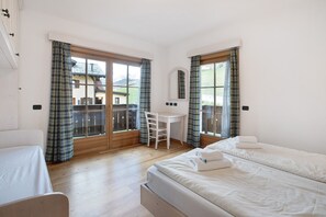 2 室のベッドルーム、WiFi (無料)、ベッドシーツ