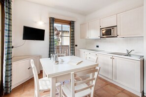 Dining - Apartment 'Baita Valandrea 1' with Mountain View, Shared Garden and Wi-Fi (Livigno)