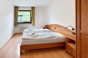 1 bedroom, free WiFi, bed sheets, wheelchair access - Apartment 'Chalet Anna Rododendro' with Mountain View, Balcony and Wi-Fi (Livigno)
