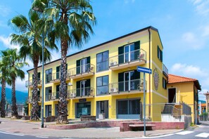 Exterior - Apartment 'Libeccio' with Balcony, Wi-Fi and Air Conditioning (Loano)
