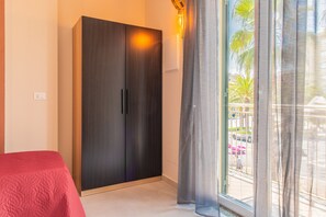 3 bedrooms, free WiFi, bed sheets - Apartment 'Libeccio' with Balcony, Wi-Fi and Air Conditioning (Loano)