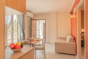 TV - Apartment 'Libeccio' with Balcony, Wi-Fi and Air Conditioning (Loano)