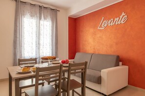 Dining - Apartment 'Levante' with Wi-Fi and Air Conditioning (Loano)