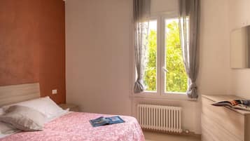 1 quarto, Wi-Fi de cortesia, roupa de cama