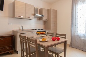 Dining - Apartment 'Levante' with Wi-Fi and Air Conditioning (Loano)