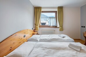 2 bedrooms, free WiFi, bed sheets, wheelchair access