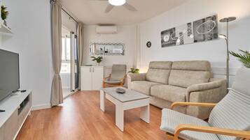 Una televisión, servicios de streaming