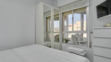 1 bedroom, iron/ironing board, WiFi (free), bed sheets