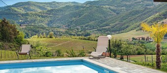 Farmhouse "Monteoliveto Cottage Classic" with Shared Pool, Private Garden & Wi-Fi