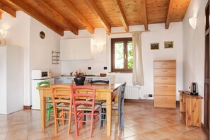 Dining - Farmhouse "Monteoliveto Cottage Classic" with Shared Pool, Private Garden & Wi-Fi (Vesime)