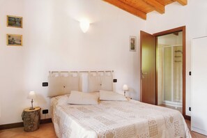 2 bedrooms, iron/ironing board, free WiFi, bed sheets - Farmhouse "Monteoliveto Cottage Classic" with Shared Pool, Private Garden & Wi-Fi (Vesime)