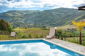 Pool - Cottage Family – Family Getaway Among Alta Langa Vineyards UNESCO – Tenuta MonteOliveto (Vesime)