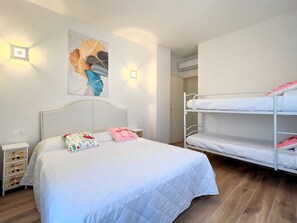 1 bedroom, bed sheets