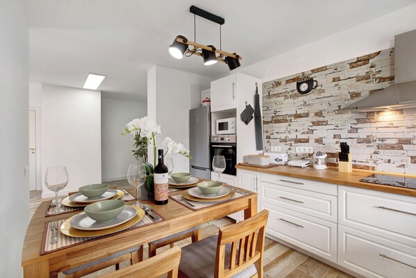 Fridge, microwave, oven, stovetop