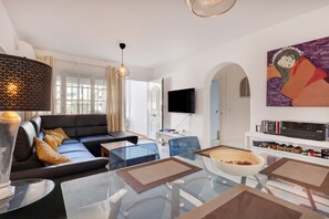 Télévision, jeux vidéo, lecteur de DVD, chaîne hi-fi