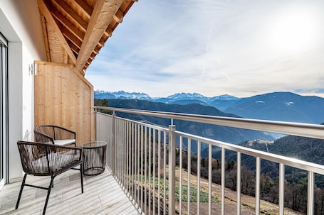 Property grounds. Apartment "Reiterhof Flora" with Mountain View, Private Garden & Wi-Fi