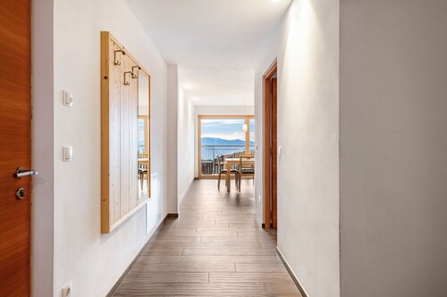 Apartment "Reiterhof Flora" with Mountain View, Private Garden & Wi-Fi