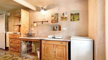 Fridge, stovetop, cookware/dishes/utensils, spices