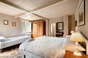 2 bedrooms, free WiFi, bed sheets - Apartment 'Agriturismo Il Filo Di Paglia' with Mountain View, Shared Garden and Wi-Fi (Carro)