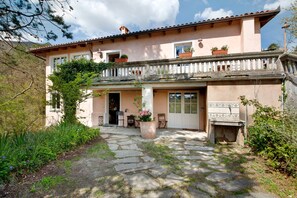 Exterior - Apartment 'Agriturismo Il Filo Di Paglia' with Mountain View, Shared Garden and Wi-Fi (Carro)