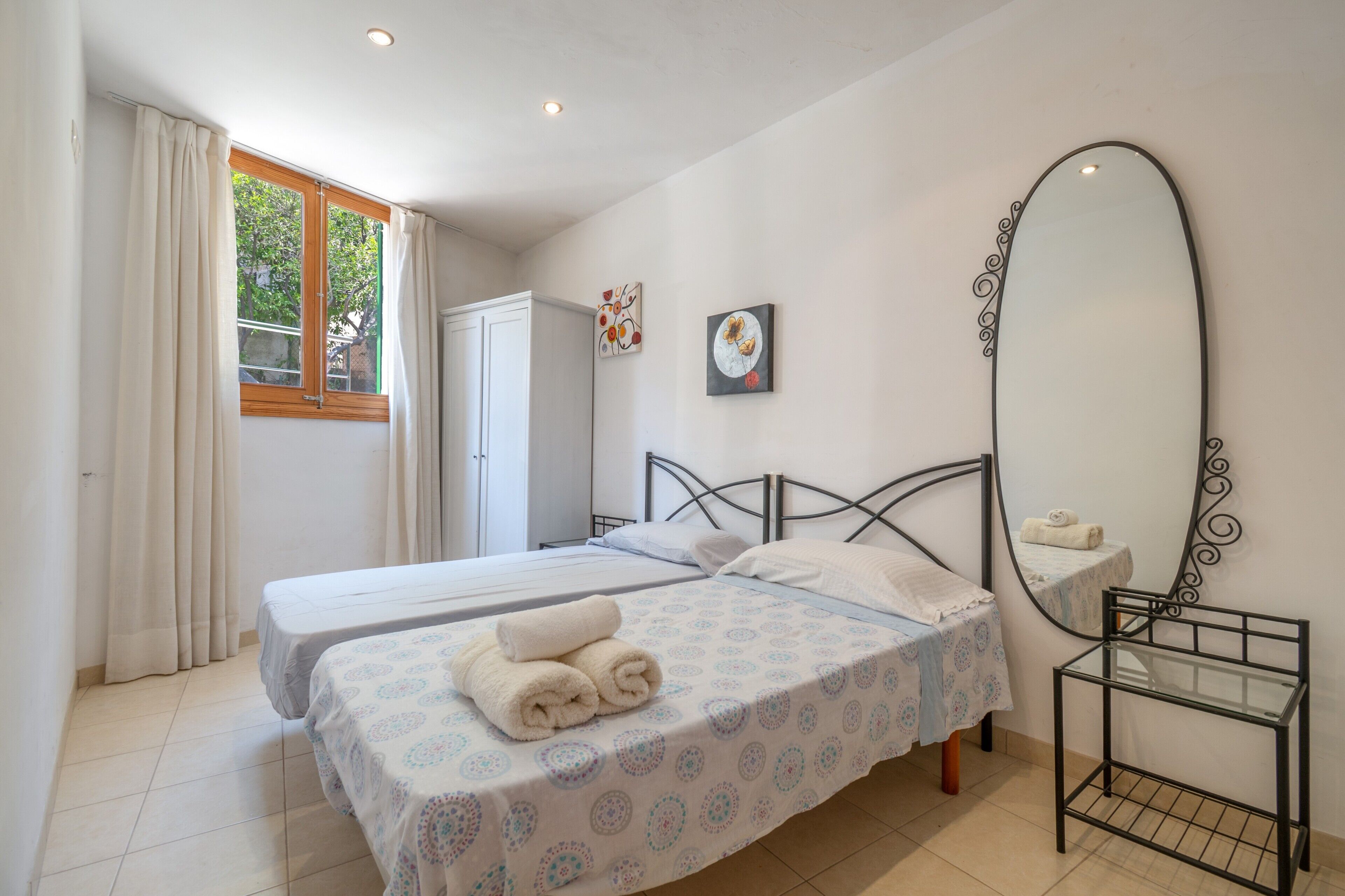 5 slaapkamers, een strijkplank/strijkijzer, gratis wifi, beddengoed