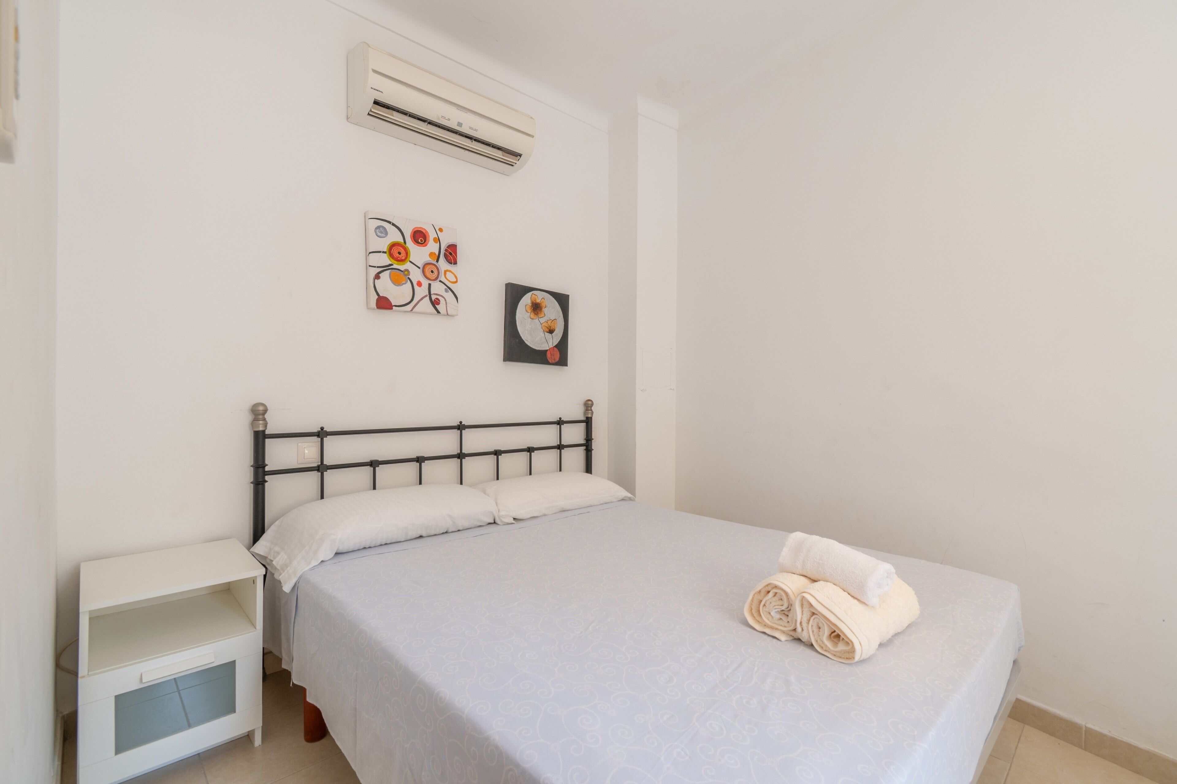5 slaapkamers, een strijkplank/strijkijzer, gratis wifi, beddengoed