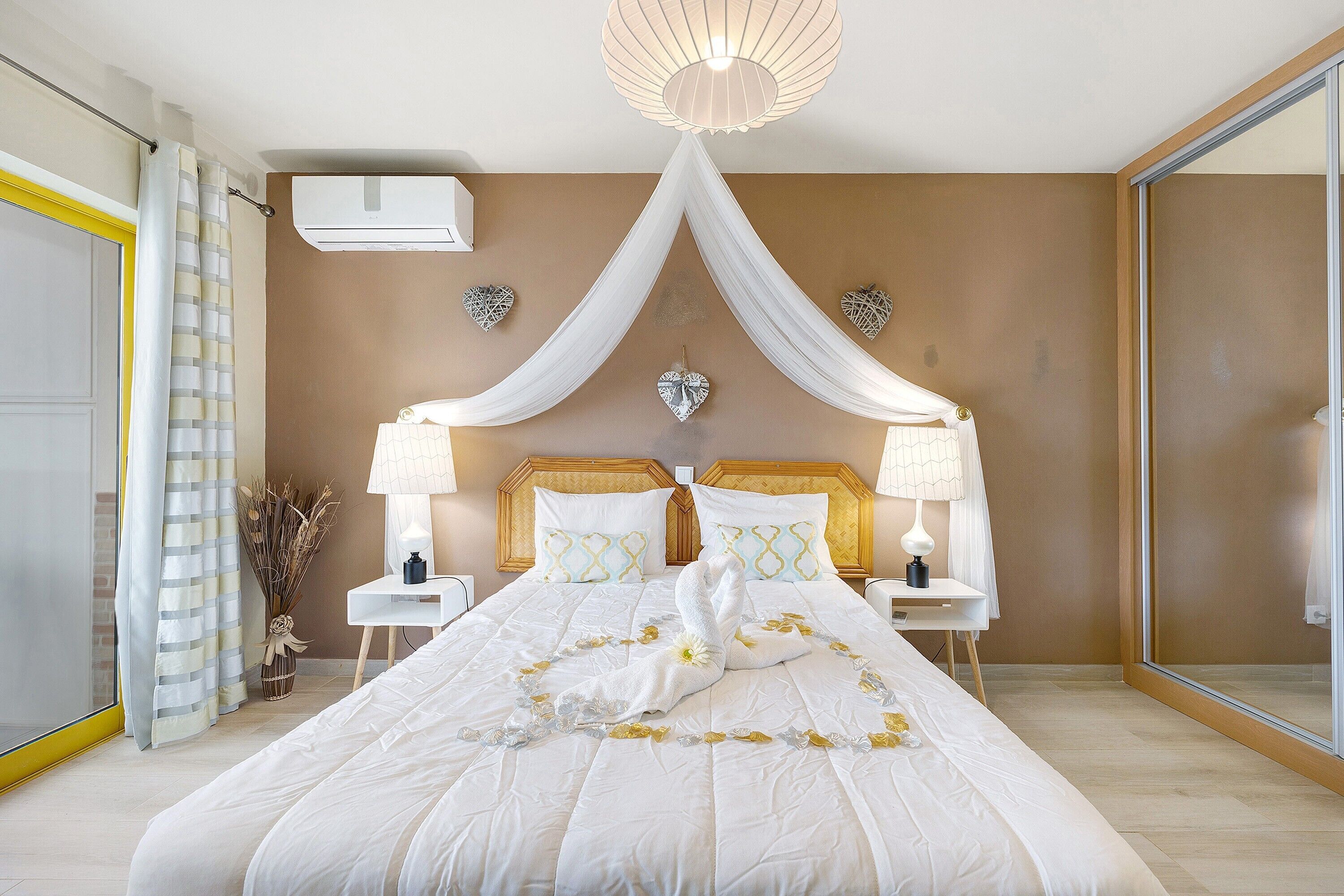 1 habitación, tabla de planchar con plancha, wifi gratis y ropa de cama 