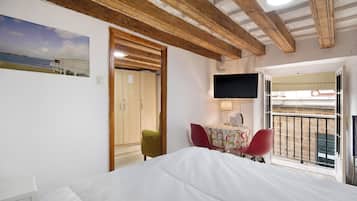 2 bedrooms, bed sheets