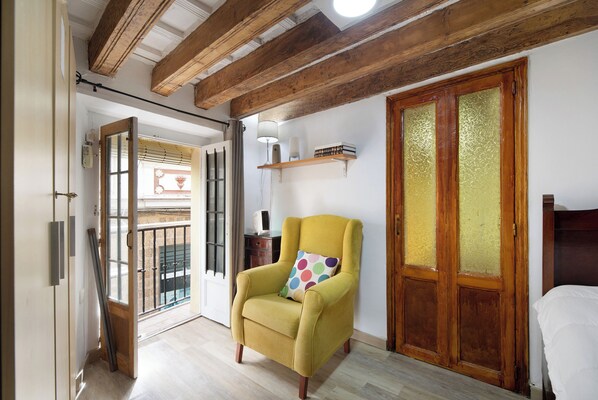 Interior - Apartment "Catedral Dos Dormitorios" near the sea with balcony (Cádiz)