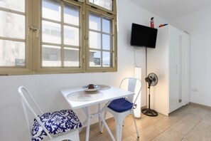 Dining - Vacation Apartment 'Central Bright Studio' (Corralejo)