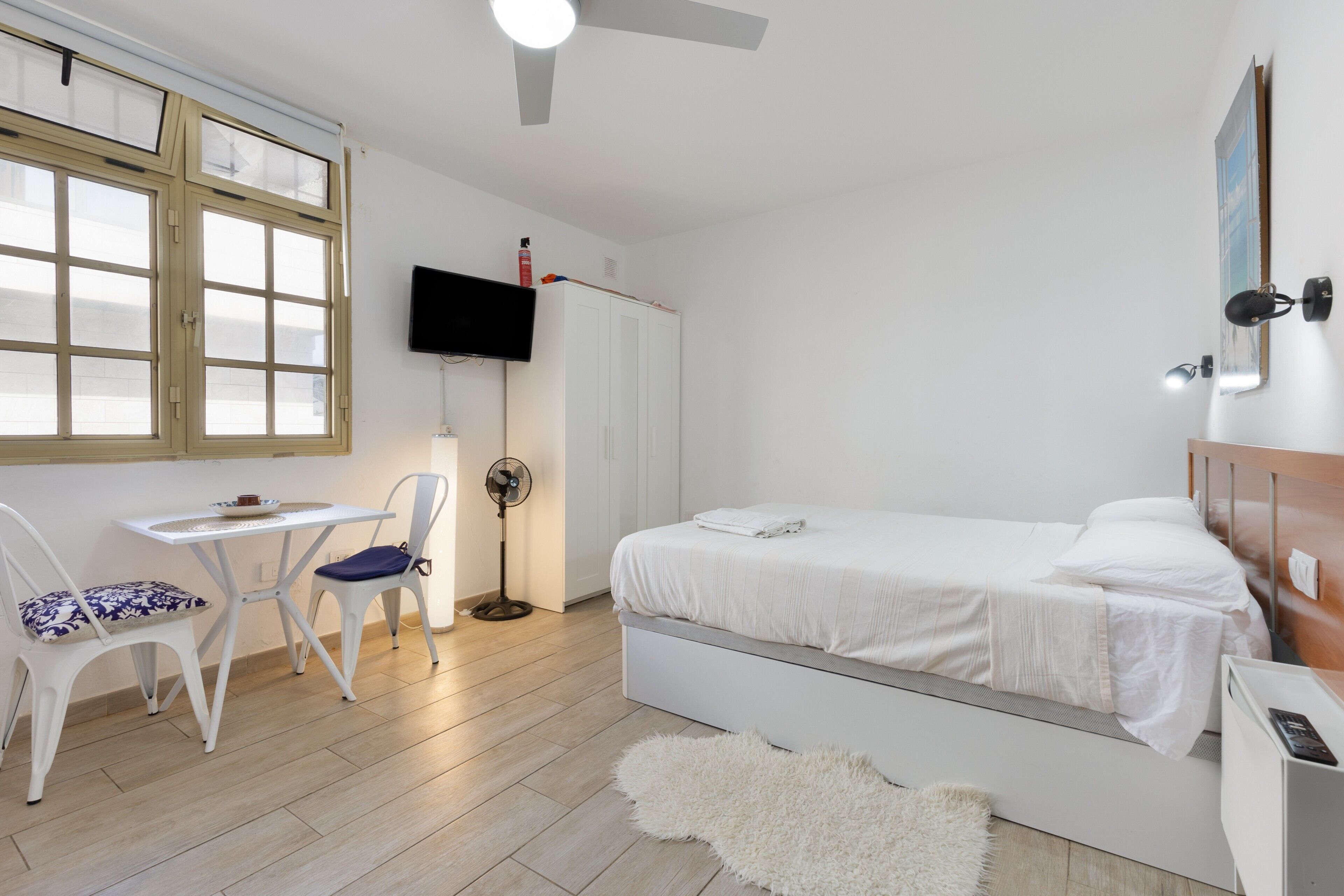 1 bedroom, WiFi, bed sheets