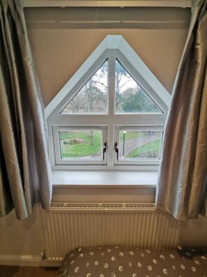 Casa geminada luxo | 4 quartos, ferros/tábuas de passar roupa, Wi-Fi de cortesia