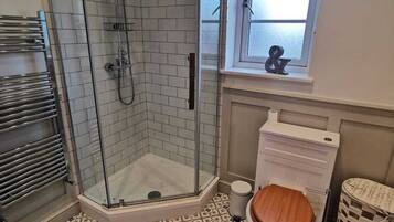 Deluxe Townhome | Bathroom