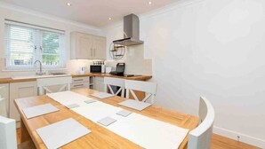 Maison en rangée Deluxe | Repas dans la chambre