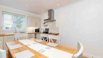 Deluxe Townhome | In-room dining