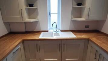 Deluxe Townhome | Private kitchen