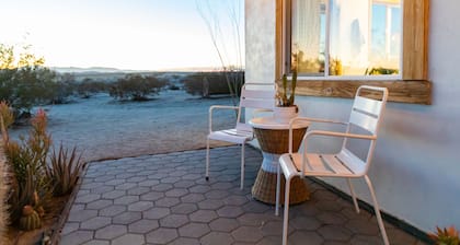 Desert Escape+Art studio+Trailer 10 min to Joshua Tree Park