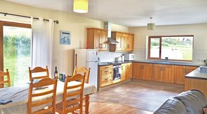 Fridge, microwave, oven, toaster - Perfect house for the whole family (Achill)