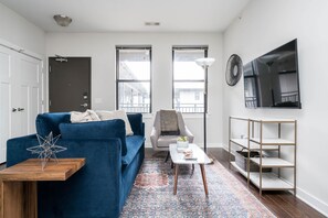 TV, offices - CozySuites Music Row Elegant 1BR with free parking! 15 (Nashville)