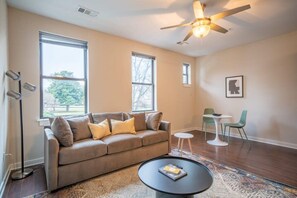 テレビ、書斎 / ワークスペース