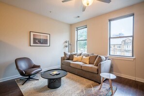 テレビ、書斎 / ワークスペース