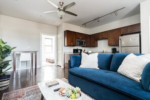 Televisión y oficina 