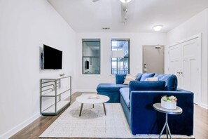 Televisión y oficina 