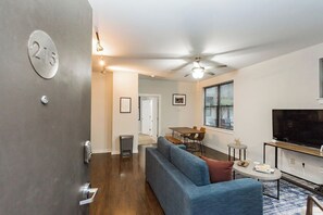 TV, Netflix, Hulu og strømmetjenester